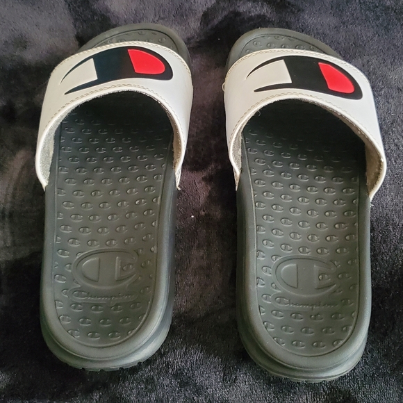 *3-for-$20* Champion Slides, Black / White / Red (size 4y) - Picture 4 of 4